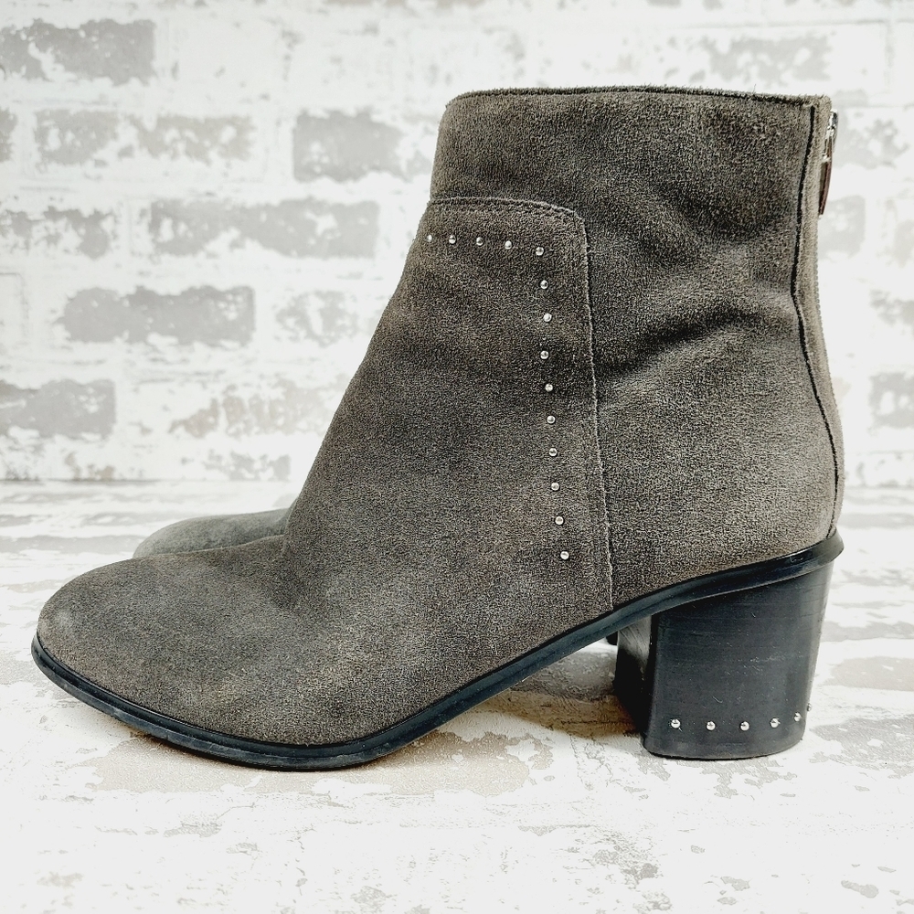 Marc Fisher ‘Umala-T”Gray Suede Block Heel Ankle Bootie X369